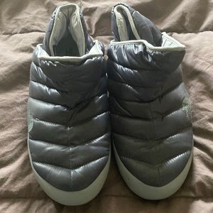 Mens North Face Thermoball Slippers mens size 9.
